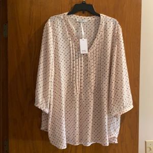 Light pink popover top with hearts 🖤🤍